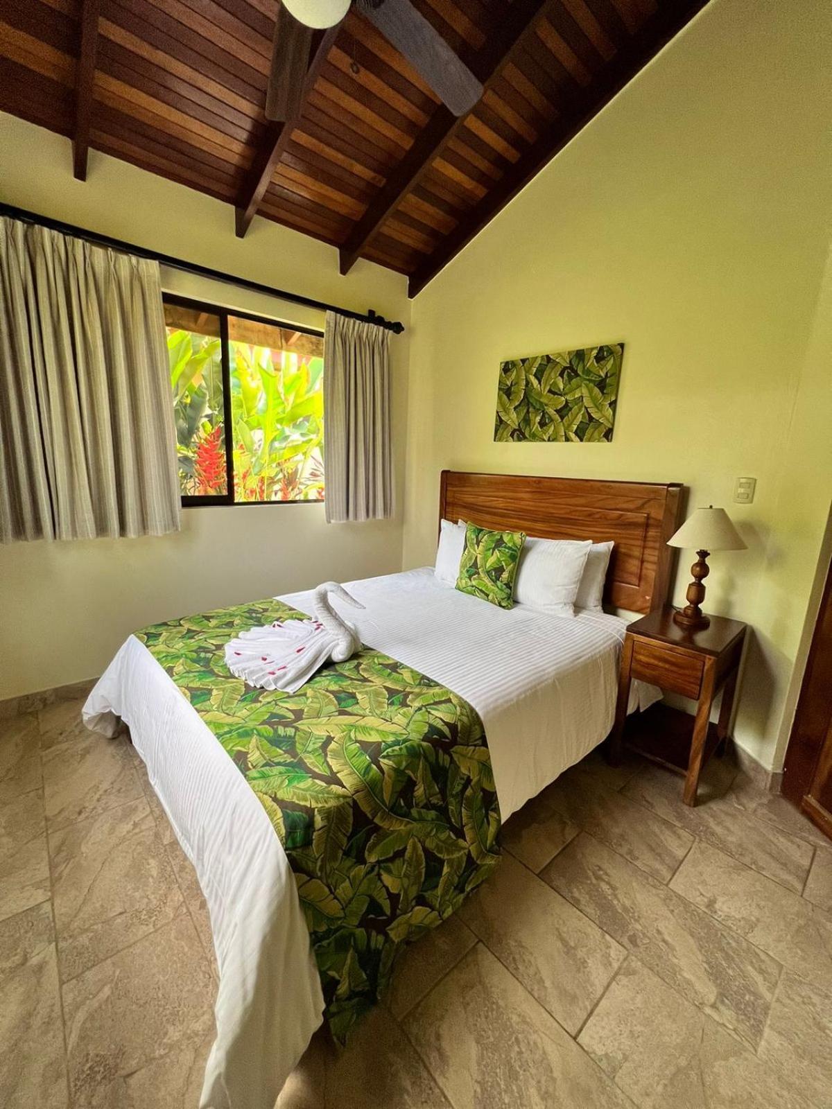 La Foresta Nature Resort Quepos Extérieur photo