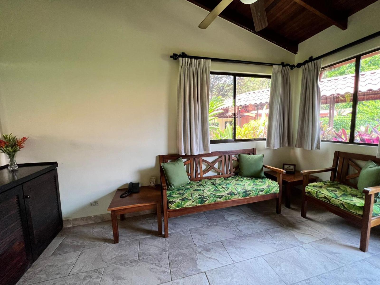 La Foresta Nature Resort Quepos Extérieur photo