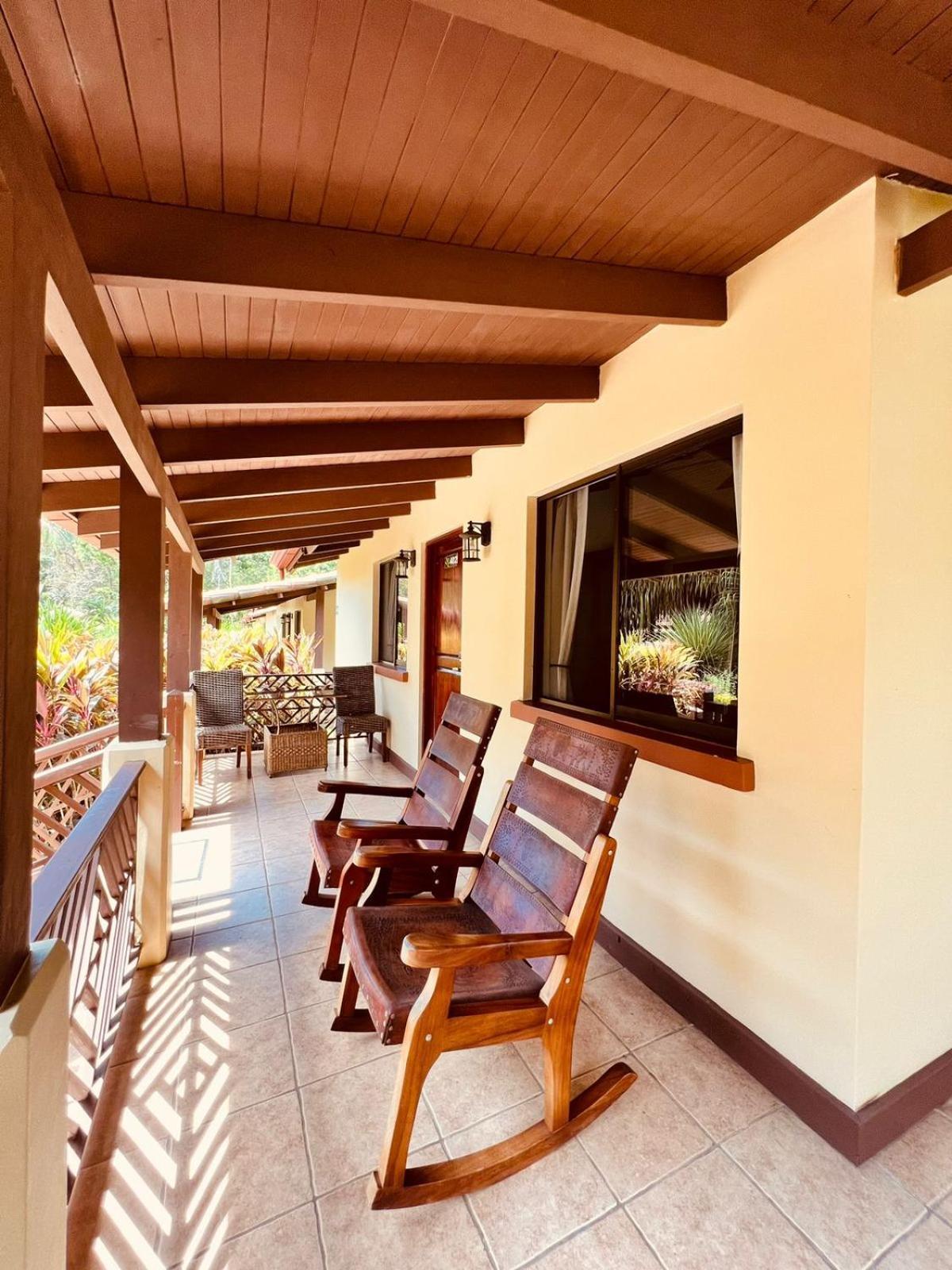 La Foresta Nature Resort Quepos Extérieur photo