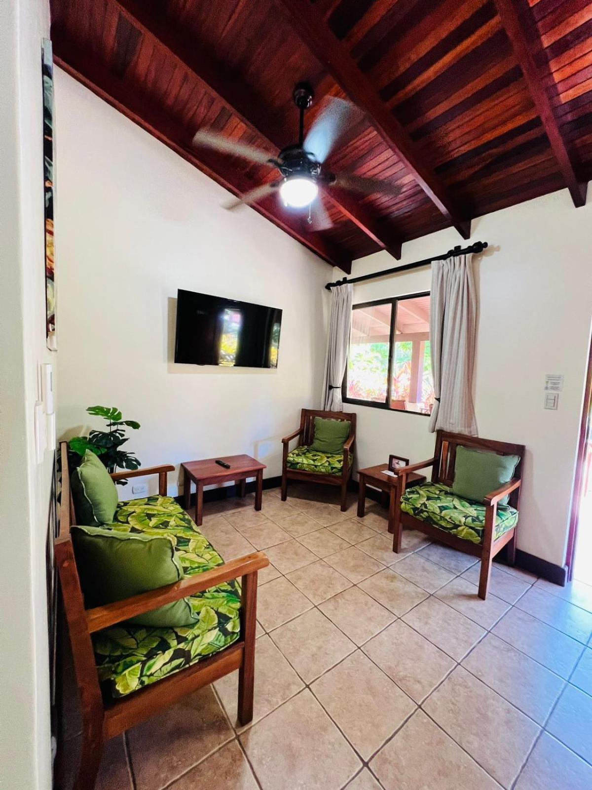La Foresta Nature Resort Quepos Extérieur photo
