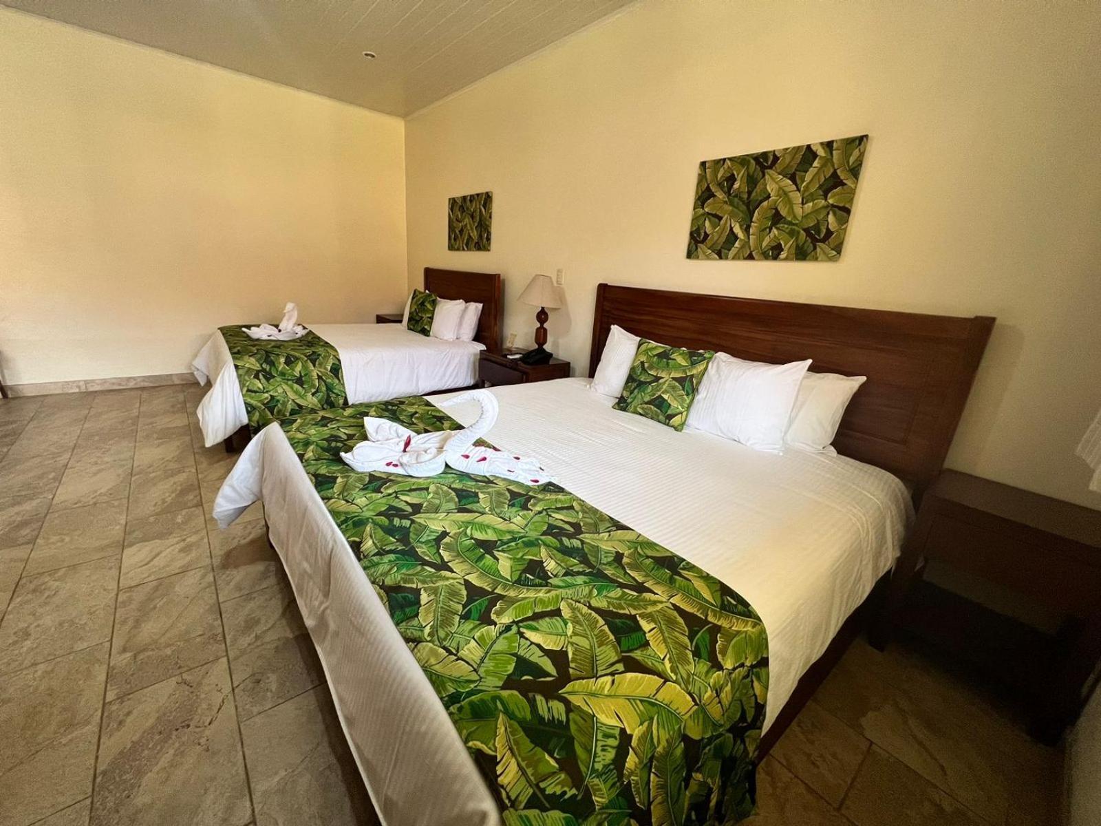 La Foresta Nature Resort Quepos Extérieur photo