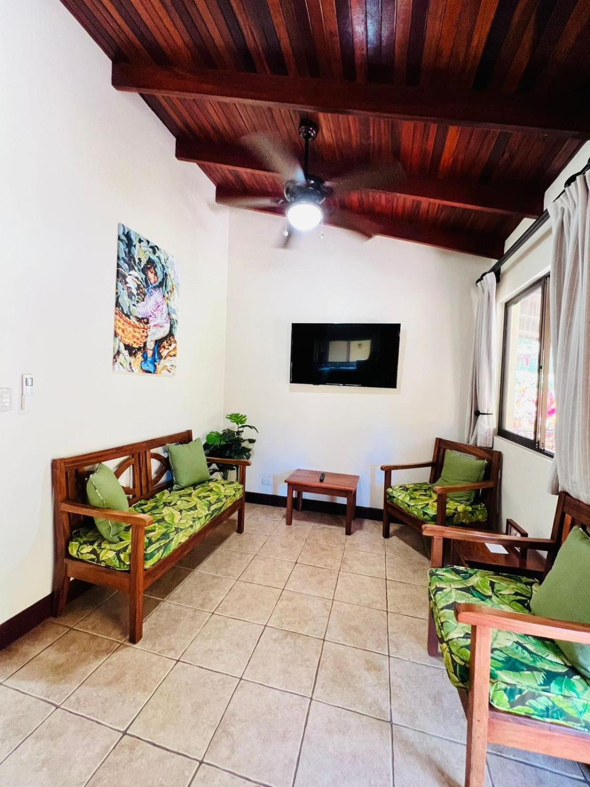 La Foresta Nature Resort Quepos Extérieur photo