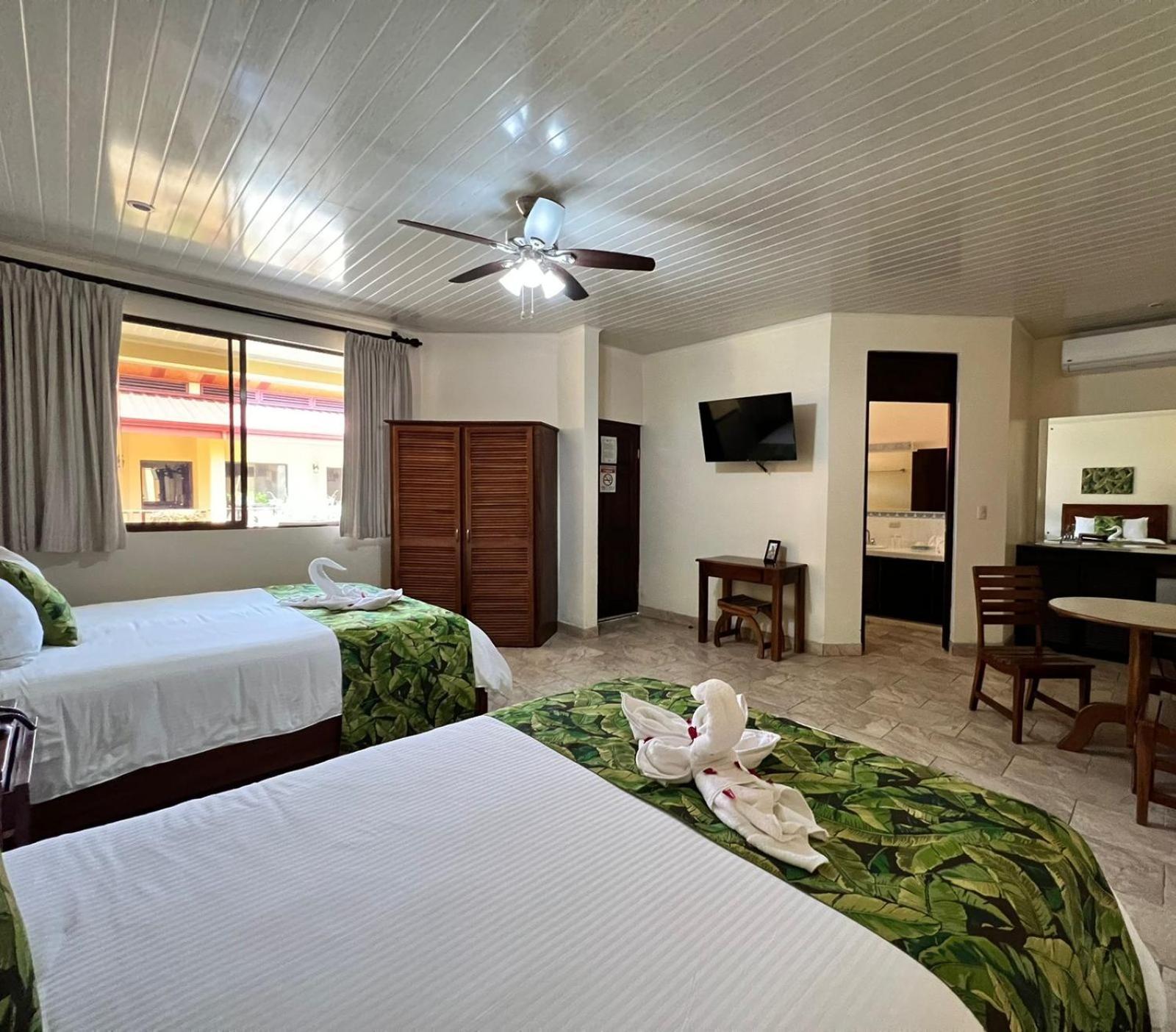 La Foresta Nature Resort Quepos Extérieur photo