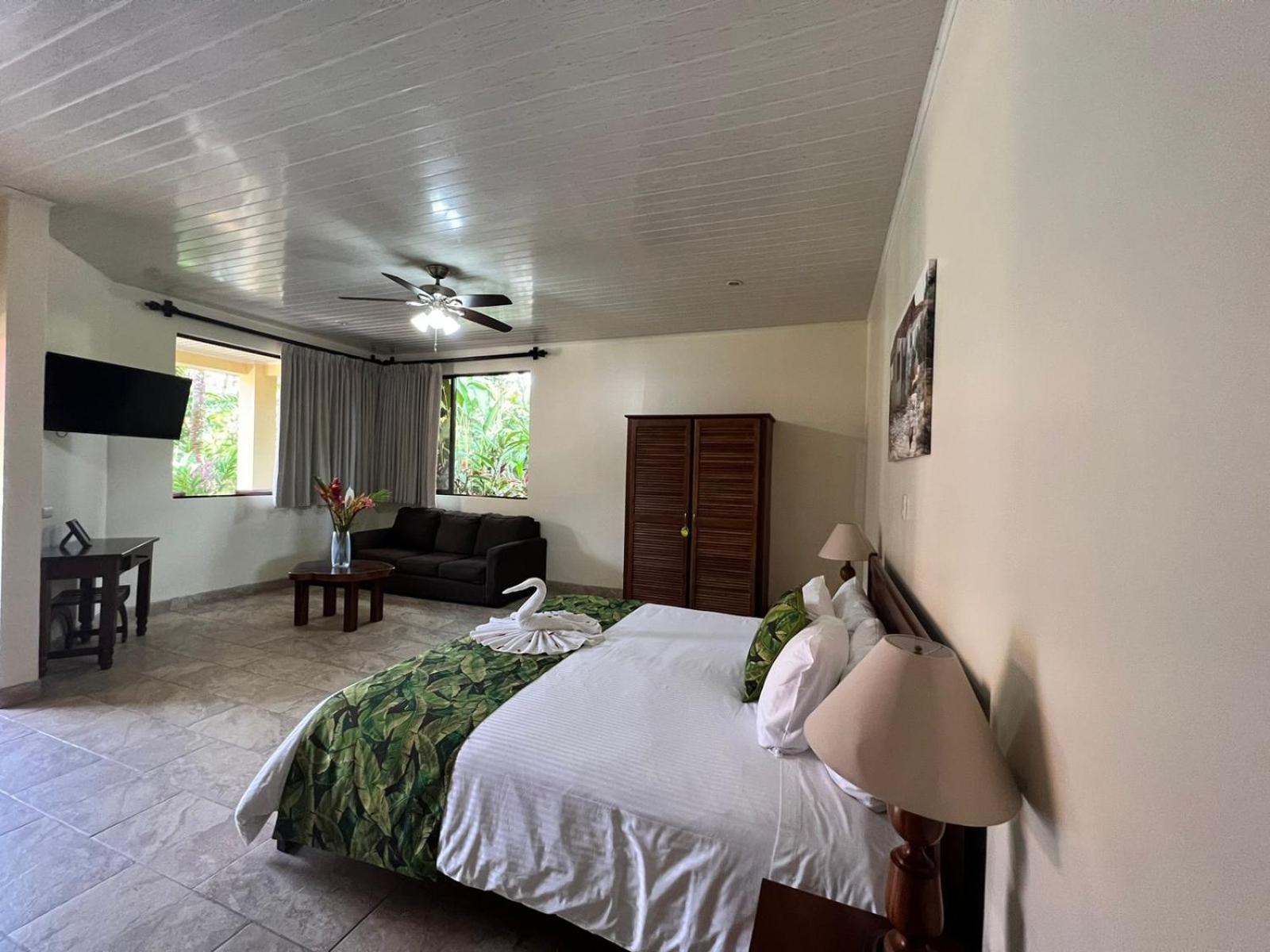 La Foresta Nature Resort Quepos Extérieur photo