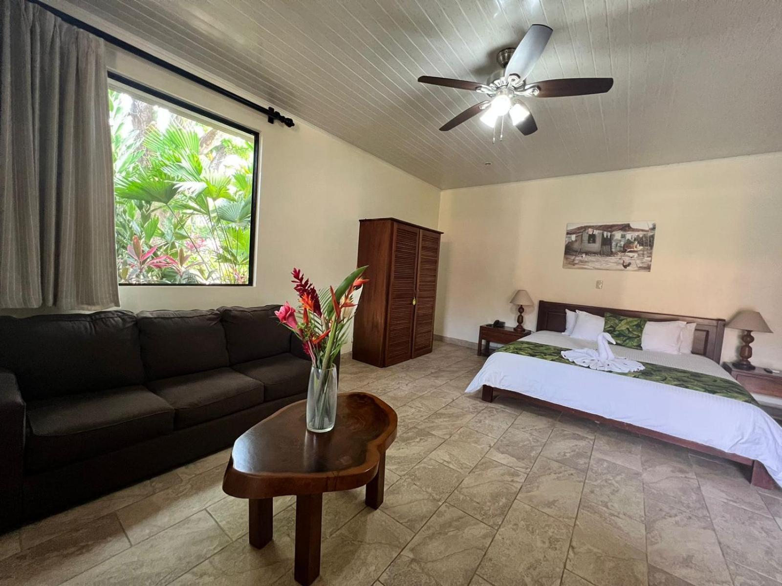 La Foresta Nature Resort Quepos Extérieur photo