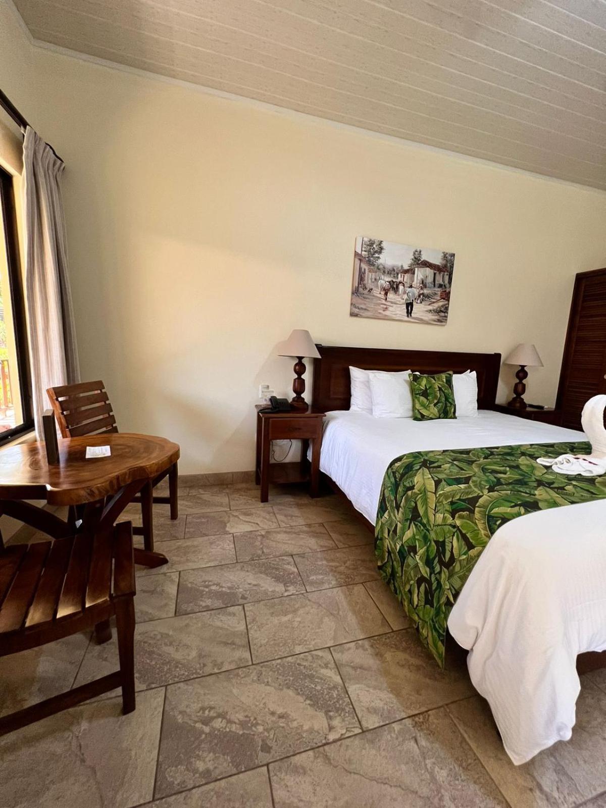 La Foresta Nature Resort Quepos Extérieur photo